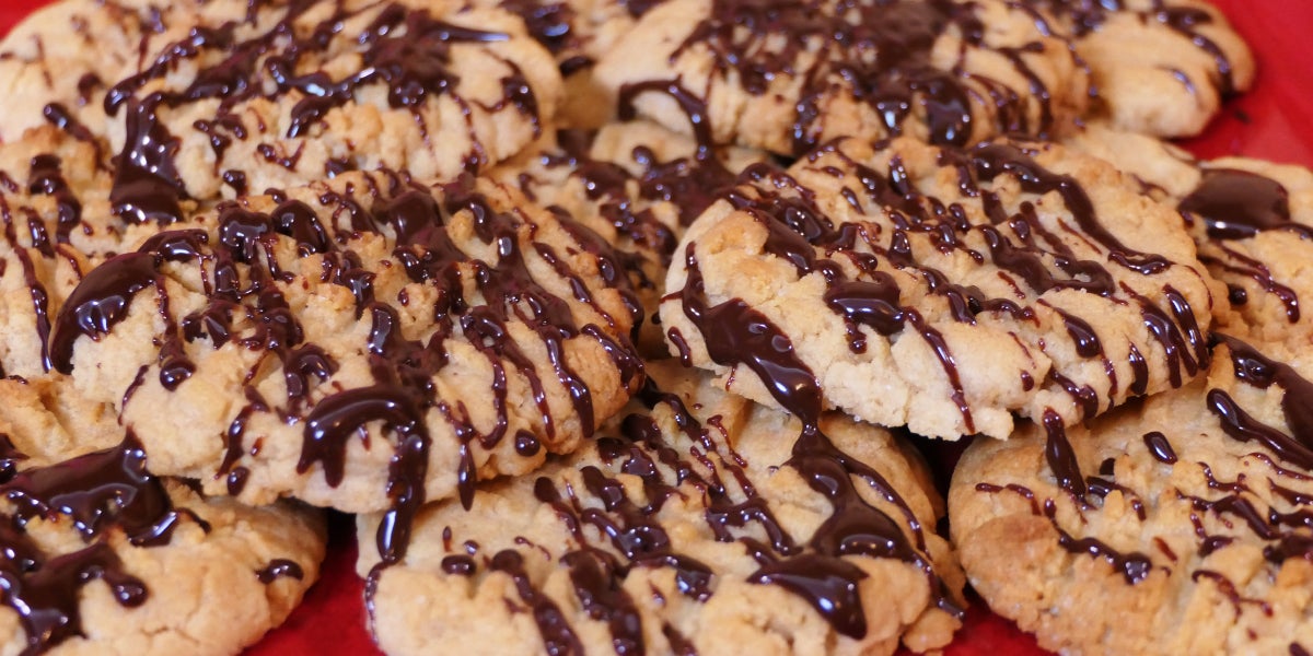 Easy Peanut Butter Cookies | Nestlé Recipes